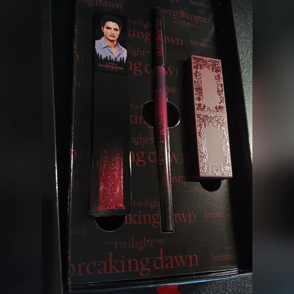 3 Pc Cullen Lip Kit - Liner, Lipstick & Gloss (NEW) - Picture 3 of 5